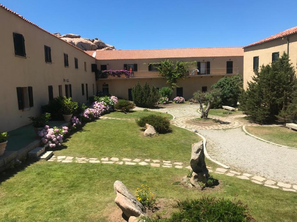 Residence Cala Francese - Case Sul Mare 马达莱纳 外观 照片
